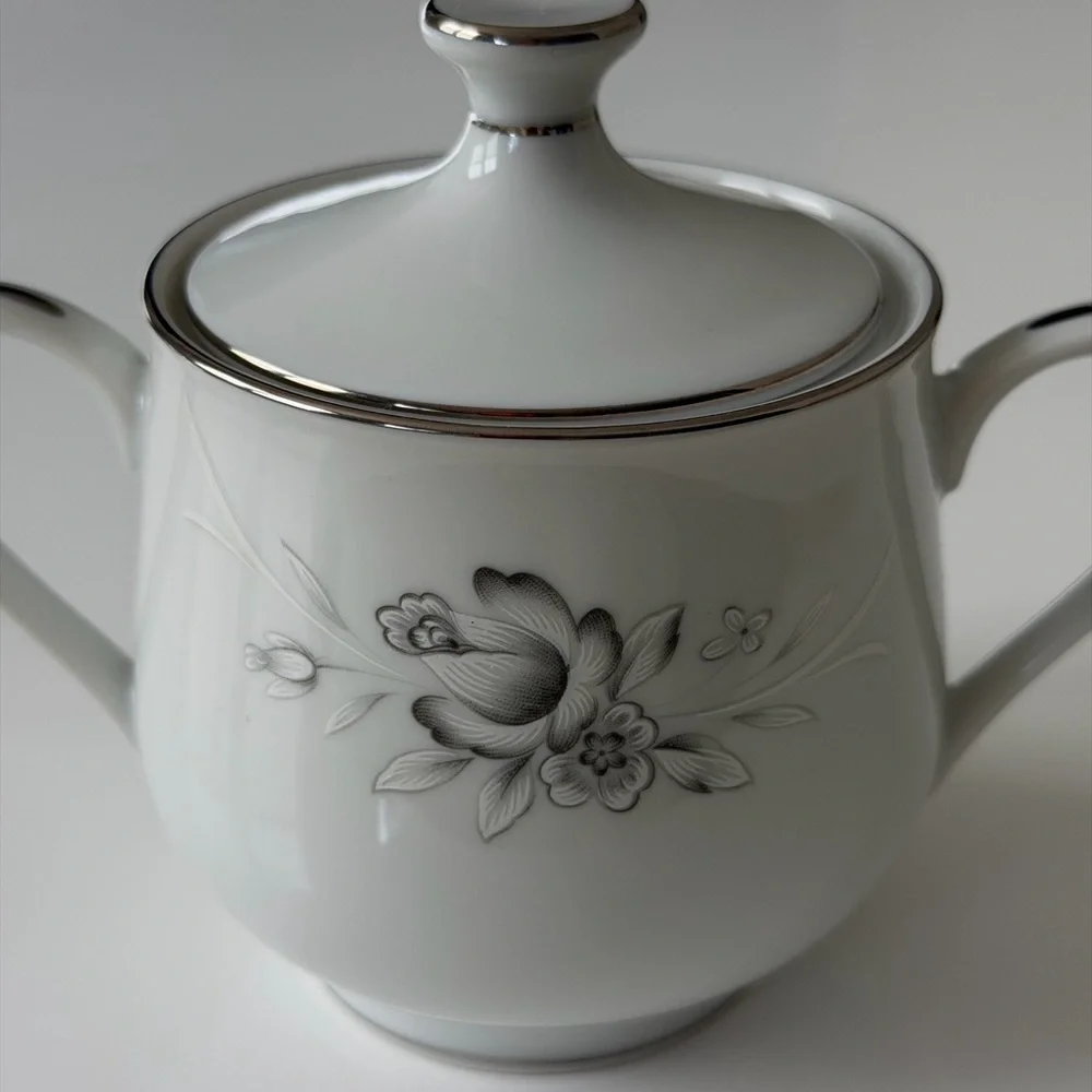 Elegant Sango Morena Japen Porcelain White Floral Creamer and Sugar Bowl Set